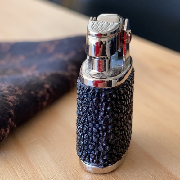🔥GUCCI VINTAGE RARE RHINESTONE BUTANE LIGHTER - Picture 3 of 10